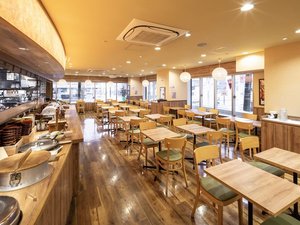 朝は朝食会場(有料)、夜はラウンジとしてご利用いただけます