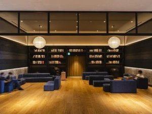 【8階ロビー】ゆったりとした雰囲気のロビーラウンジ