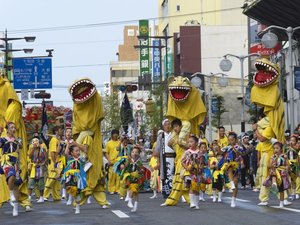 【八戸三社大祭】毎年7月31日〜8月4日に開催される、豪華絢爛な山車と神社行列が魅力の伝統的な祭り。