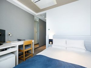 【シングルルーム2名利用】12平米 ダブルベッド幅140cm×1台