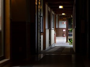 情緒ある館内のご散策をお楽しみください