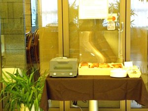 朝6:45〜9:30 サービスパンをお召し上がりいただけます。数に限りがございます、ご了承ください。