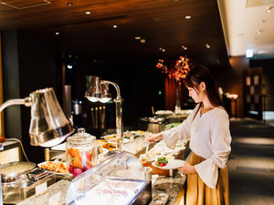 【朝食ブッフェ】和洋さまざまなお料理を取り揃えたブッフェをお楽しみください。