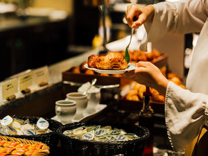 【朝食ブッフェ】和洋さまざまなお料理を取り揃えたブッフェをお楽しみください。