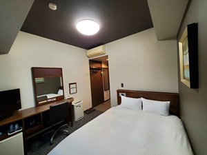 【スタンダード】セミダブルルームの室内です。ご夫婦・カップルに人気のお部屋です☆