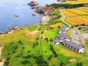 �y�O�ρz���R�Ɉ͂܂ꂽ���Q�̌i�ρB�x�����_�t�q��������{�C��]�߂܂��B