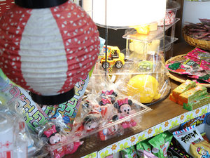 #売店 昔懐かしい駄菓子コーナー。