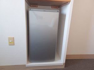 ロングステイルームには他のお部屋より大きい冷蔵庫(容量:90L)を設置しています。