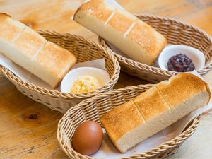 コメダ珈琲のモーニングサービス、お好きなドリンクとトースト(3種からお選びください)