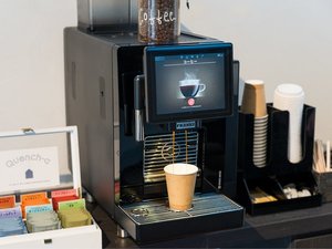 ロビーにて挽きたてのコーヒーを無料でご提供しております
