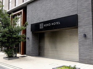 �O��