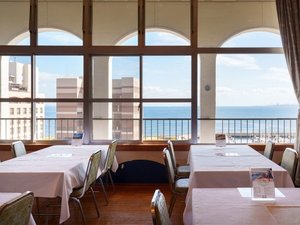 ◆レストラン|8F・目の前に広がる別府湾の美しい景色が食事を彩ります