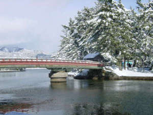 冬の廻旋橋 雪の中の天橋立は幻想的な風景画広がります