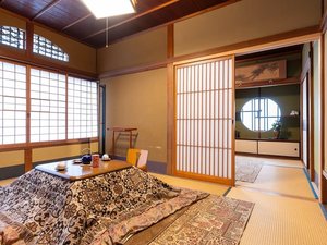 【和室12畳トイレ付】享保創業の伝統が息づく12畳和室。国の有形文化財で寛ぐひととき