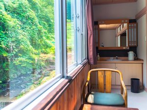 川側の部屋からの夜景