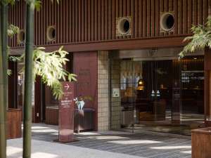 【エントランスロビー】京都の洛西ならではの、竹を使用した装飾でお出迎えいたします。