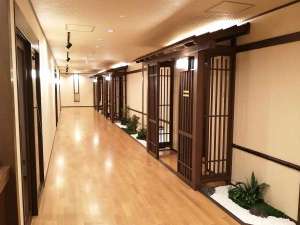 温浴棟露天風呂付客室前