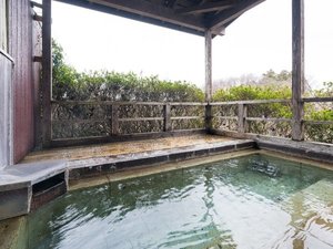 ヒノキ風呂、石風呂ともに露天風呂がございます♪