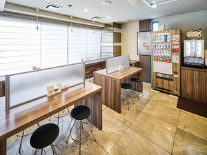 朝は朝食会場(無料)、夜はラウンジとしてご利用いただけます