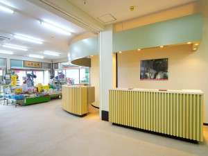 フロント奥にはお土産コーナーもございます