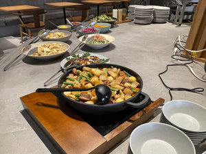 ■【伊右衛門カフェ】1F(朝食会場):広々とした明るい店内で、ゆっくりとお食事をお楽しみ下さい。