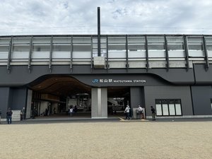 JR松山駅