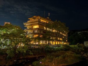 ホテル河鹿荘外観