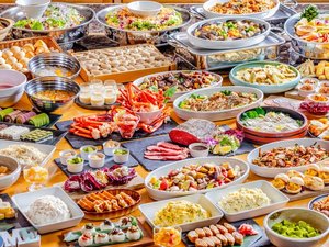【夕食】<バイキング>約50種類の和洋中バイキング。旬の食材を使用した特製メニューが盛りだくさん♪