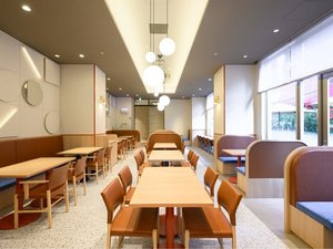 広々としたお席で美味しい朝食を
