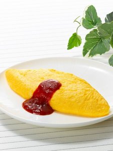 目の前でお作りする出来立てオムレツ
