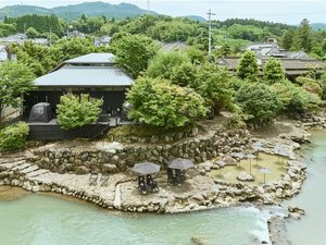 嬉野Well-beingの代表的なアクティビティ「河畔サウナ」