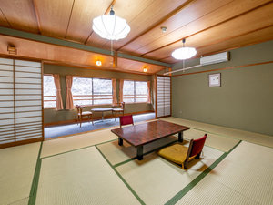 <和室12畳>ご家族でのびのびと。静寂に包まれる、湖畔のゆとりある和空間