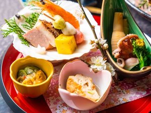 四季の輝きを一皿に。料理長の感性が光る、彩り豊かな前菜。