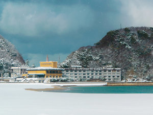 冬の雪景色。季節ごとに移り変わる海や自然の表情をお楽しみください。