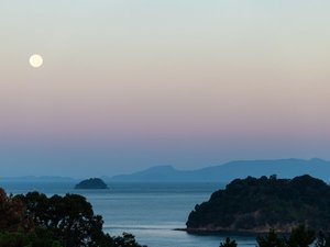 【客室からの景色】朝焼けの天草の海と島々