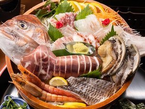 【岬亭の浜焼き】豪快な桶盛りに大満足♪