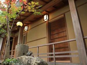 【近畿・関西／奈良県奈良・大和郡山の貸し別荘・コテージ・ログハウス】ならまち町家宿となり