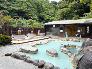 <1階・露天風呂>風と歩く石畳