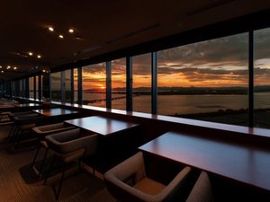 �ŏ�K13�K�uExecutive Lakeview Lounge�v�C���[�W