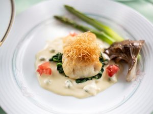 日光虹鱒のポワレ・早春限定日光産「のぐち菜」のソテーは白ワインソースで!