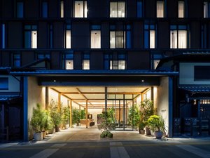 �O��
