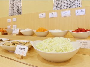 配膳カウンター(サラダ)