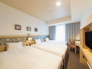 【客室】トリプル(ツイン+エキストラ1台)☆落ち着きのある内装の客室で快適ステイ♪