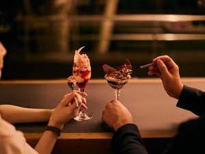 【夜の〆パフェ】食後はバーラウンジで背徳感のある〆パフェを ※イメージ