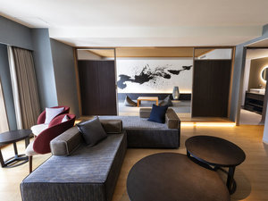 �y�t�@�~���[���[���z�\�t�@��e�[�u���Z�b�g�A����ȂǁA�v���v���̃X�^�C���ł����났��������