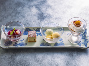 【2026秋・スイーツ】紅茶のベイクドチーズケーキやモンブランパフェなど4種をご用意。ラウンジでどうぞ