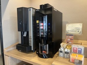 ◆ウェルカムコーヒー/ウォーターサーバー 1Fレストラン(06:30-09:00・15:00-23:00)