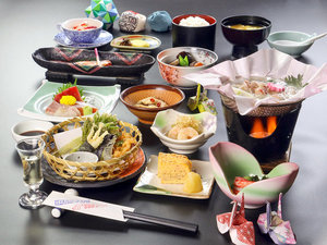 #夕食ー春膳 旬の味覚をふんだんに盛り込んだ、彩り豊かな春の会席料理。