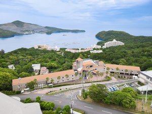 鳥羽湾を望む高台に位置する南欧風リゾートホテル