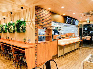 カフェ立川駅前店内